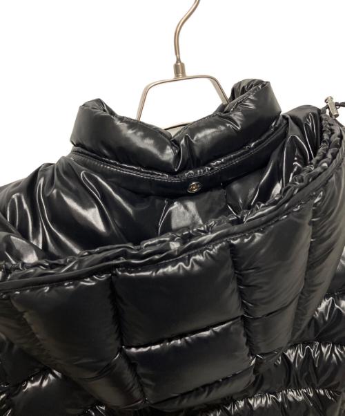 MONCLER（モンクレール）MONCLER (モンクレール) VALENTINO (ヴァレンティノ) ロゴプリント コラボダウンジャケット ブラック サイズ:40の古着・服飾アイテム