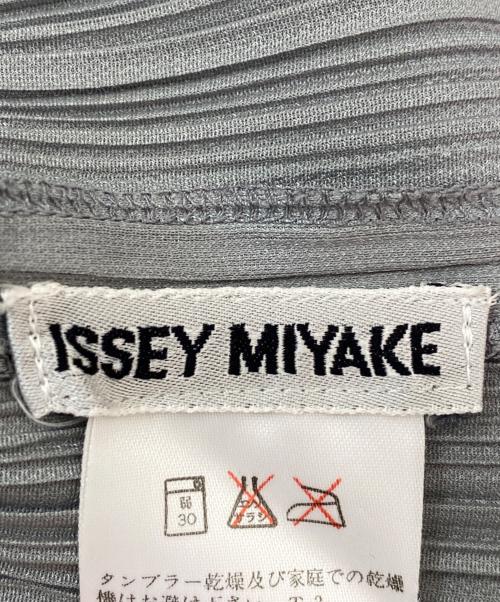 ISSEY MIYAKE（イッセイミヤケ）ISSEY MIYAKE (イッセイミヤケ) プリーツカットソー グレーブルー サイズ:Mの古着・服飾アイテム