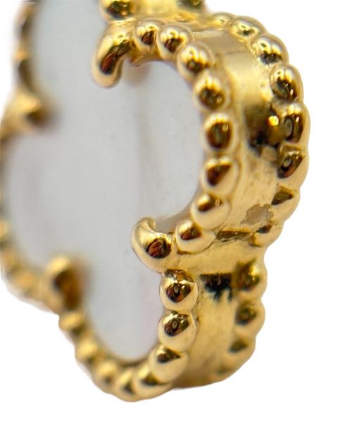 VAN CLEEF & ARPELS（ヴァンクリーフ＆アーペル）VAN CLEEF & ARPELS (ヴァンクリーフ＆アーペル) Sweet Alhambra Earring スウィートアルハンブラ ホワイトシェルピアス VCARA44800 サイズ:スウィートの古着・服飾アイテム
