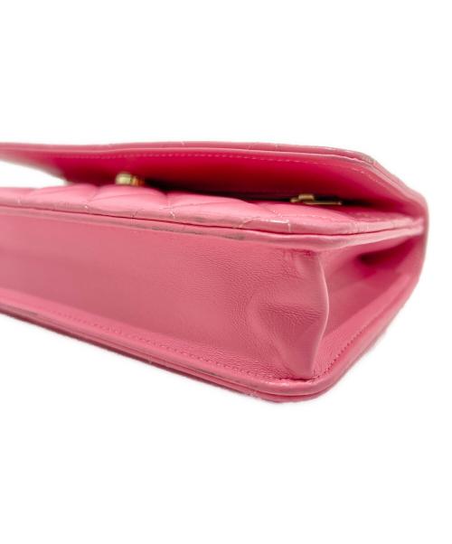 CHANEL（シャネル）CHANEL (シャネル) マトラッセチェーンショルダーウォレット/ゴールド金具 ピンクの古着・服飾アイテム