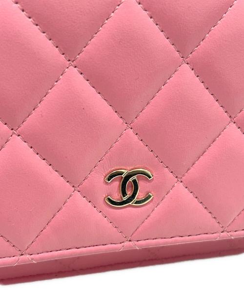 CHANEL（シャネル）CHANEL (シャネル) マトラッセチェーンショルダーウォレット/ゴールド金具 ピンクの古着・服飾アイテム