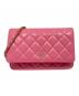 CHANEL（シャネル）の古着「マトラッセチェーンショルダーウォレット/ゴールド金具」｜ピンク