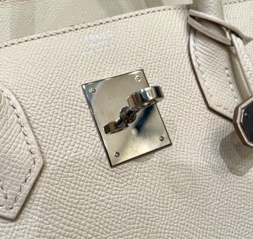 HERMES（エルメス）HERMES (エルメス) バーキン30/ヴォーエプソン/クレ/シルバー金具/A刻印：2017年/ハンドバッグ クレ サイズ:30の古着・服飾アイテム