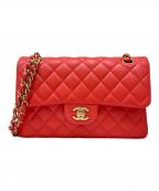 CHANELシャネル）の古着「Wフラップチェーンショルダーバッグ」｜レッドピンク系