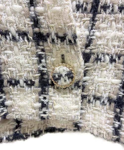 CHANEL（シャネル）CHANEL (シャネル) ノーカラーツイードジャケット P62411V47773 ベージュ×ブラック サイズ:40の古着・服飾アイテム