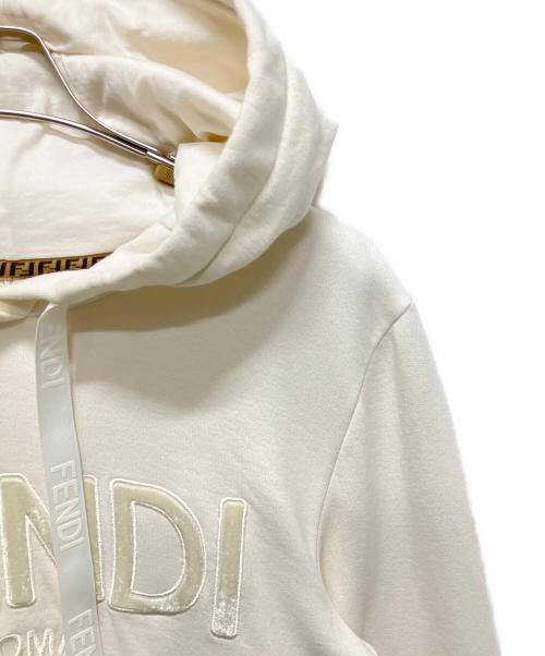 FENDI（フェンディ）FENDI (フェンディ) クロップドロゴパーカー アイボリー サイズ:XXSの古着・服飾アイテム