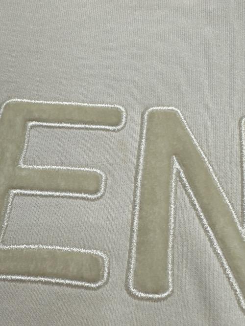 FENDI（フェンディ）FENDI (フェンディ) クロップドロゴパーカー アイボリー サイズ:XXSの古着・服飾アイテム