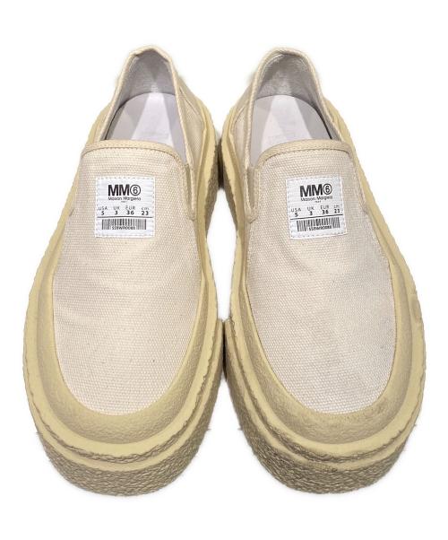 MM6 Maison Margiela（エムエムシックスメゾンマルジェラ）MM6 Maison Margiela (エムエムシックスメゾンマルジェラ) キャンバススリッポン ベージュ サイズ:23の古着・服飾アイテム