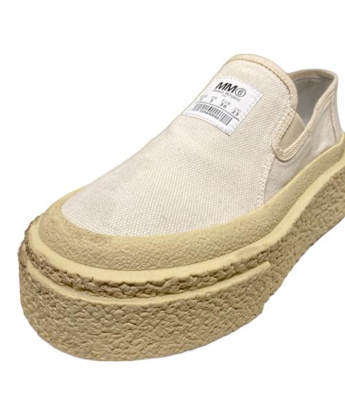 MM6 Maison Margiela（エムエムシックスメゾンマルジェラ）MM6 Maison Margiela (エムエムシックスメゾンマルジェラ) キャンバススリッポン ベージュ サイズ:23の古着・服飾アイテム