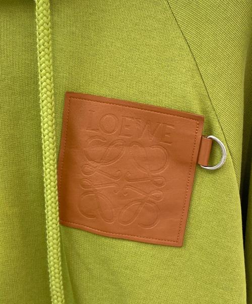 LOEWE（ロエベ）LOEWE (ロエベ) アナグラムパッチクロップドパーカー グリーン サイズ:Mの古着・服飾アイテム