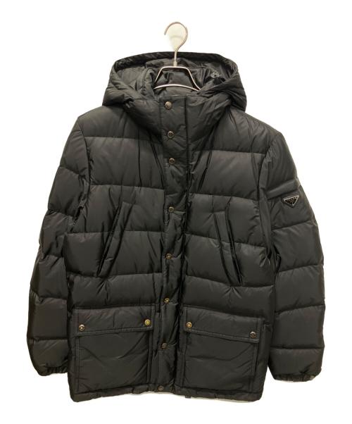 PRADA（プラダ）PRADA (プラダ) プレートデザイン フーデットダウンジャケット ブラック サイズ:46の古着・服飾アイテム