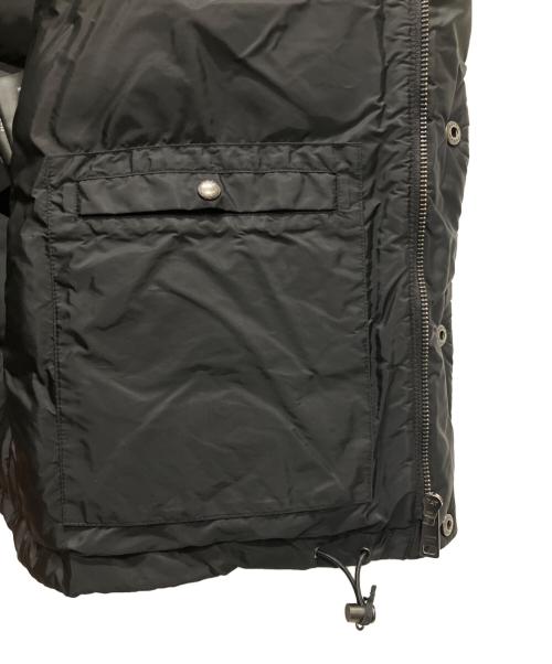 PRADA（プラダ）PRADA (プラダ) プレートデザイン フーデットダウンジャケット ブラック サイズ:46の古着・服飾アイテム