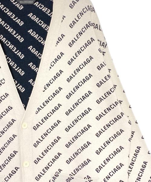 BALENCIAGA（バレンシアガ）BALENCIAGA (バレンシアガ) オールオーバーロゴカーディガン ホワイト サイズ:3の古着・服飾アイテム