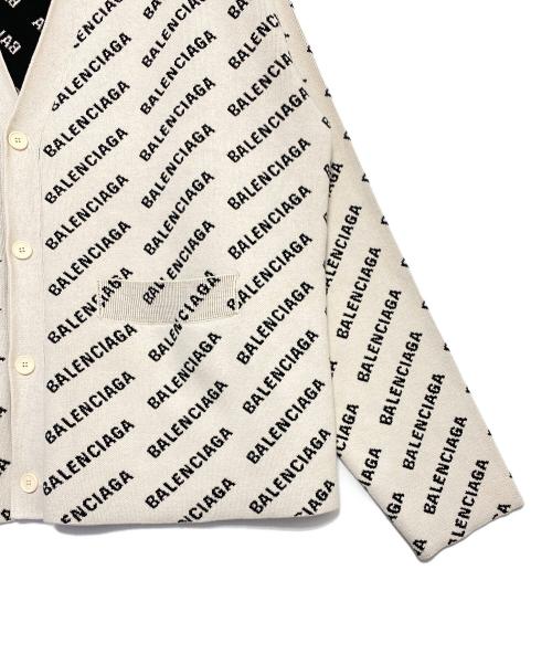 BALENCIAGA（バレンシアガ）BALENCIAGA (バレンシアガ) オールオーバーロゴカーディガン ホワイト サイズ:3の古着・服飾アイテム