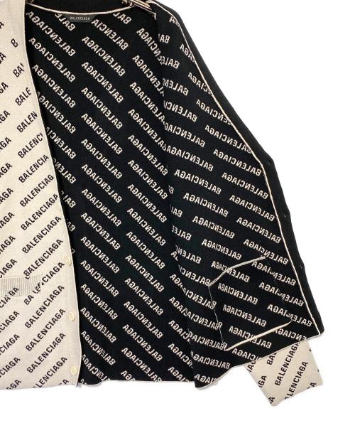 BALENCIAGA（バレンシアガ）BALENCIAGA (バレンシアガ) オールオーバーロゴカーディガン ホワイト サイズ:3の古着・服飾アイテム