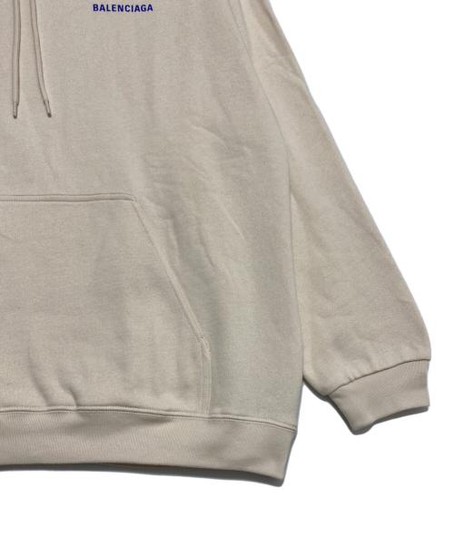 BALENCIAGA（バレンシアガ）BALENCIAGA (バレンシアガ) バッグロゴプルオーバーパーカー ベージュ サイズ:Mの古着・服飾アイテム