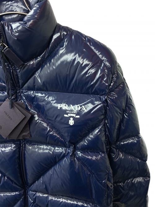 PRADA（プラダ）PRADA (プラダ) シャイニーキルティングナイロンダウンジャケット/291947 S202 1ZAH/2021年秋冬 ネイビー サイズ:36の古着・服飾アイテム