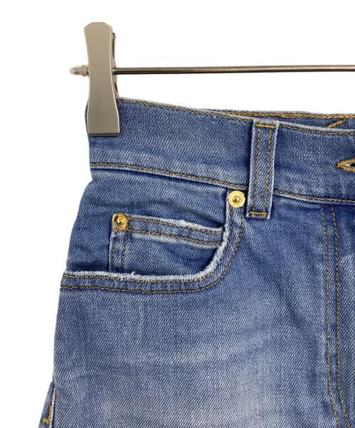 VERSACE（ヴェルサーチェ）VERSACE (ヴェルサーチェ) バックロゴデニムショートパンツ スカイブルー サイズ:24の古着・服飾アイテム