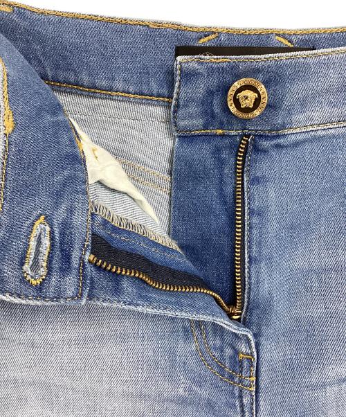 VERSACE（ヴェルサーチェ）VERSACE (ヴェルサーチェ) バックロゴデニムショートパンツ スカイブルー サイズ:24の古着・服飾アイテム