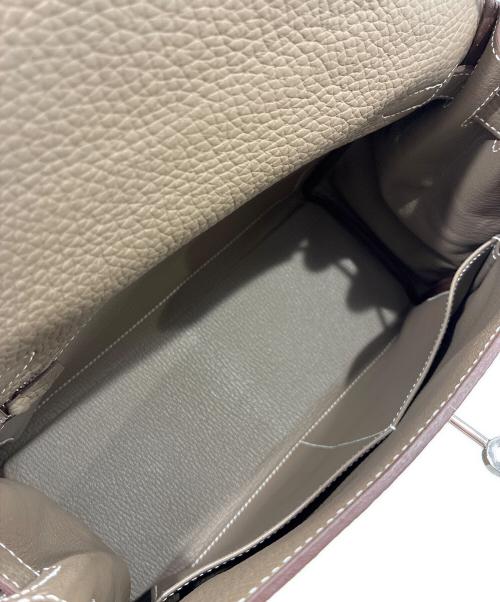 HERMES（エルメス）HERMES (エルメス) ケリー28/内縫い/シルバー金具/トリヨンクレマンス/B:2023年 エトゥープ サイズ:28の古着・服飾アイテム