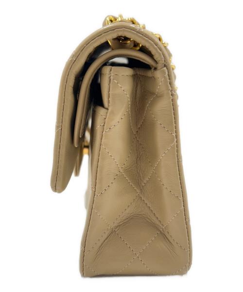 CHANEL（シャネル）CHANEL (シャネル) マトラッセ23 Ｗフラップチェーンショルダーバッグ/Classic Matelassé Bag  ベージュ サイズ:23の古着・服飾アイテム