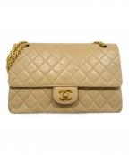 CHANELシャネル）の古着「マトラッセ25 Ｗフラップチェーンショルダーバッグ/Classic Matelassé Bag」｜ベージュ