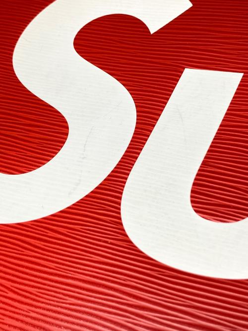 LOUIS VUITTON（ルイ ヴィトン）LOUIS VUITTON (ルイ ヴィトン) SUPREME (シュプリーム) クラッチバッグ レッド サイズ:-の古着・服飾アイテム