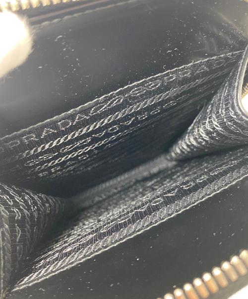 PRADA（プラダ）PRADA (プラダ) ロゴプレートショルダーポーチ ブラックの古着・服飾アイテム