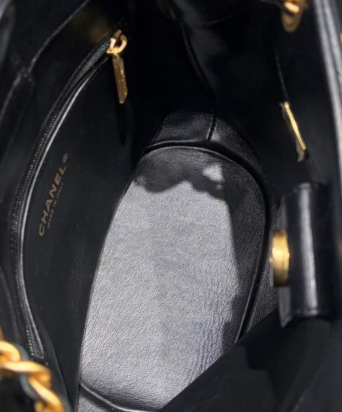 CHANEL（シャネル）CHANEL (シャネル) チェーンバゲットバッグ ブラック×ゴールド金具の古着・服飾アイテム