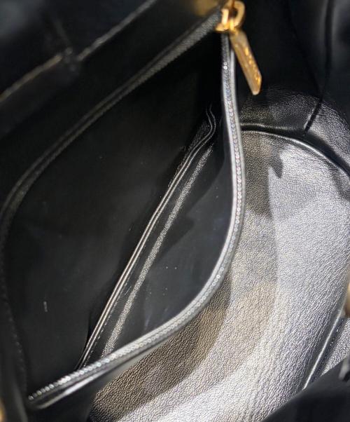 CHANEL（シャネル）CHANEL (シャネル) チェーンバゲットバッグ ブラック×ゴールド金具の古着・服飾アイテム