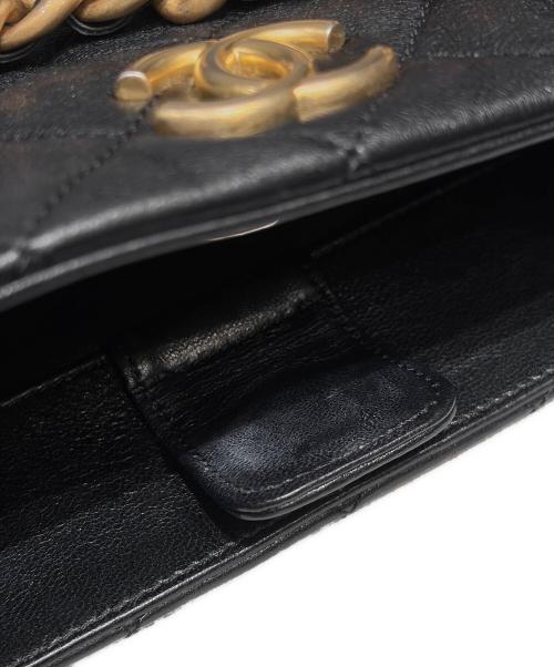 CHANEL（シャネル）CHANEL (シャネル) チェーンバゲットバッグ ブラック×ゴールド金具の古着・服飾アイテム