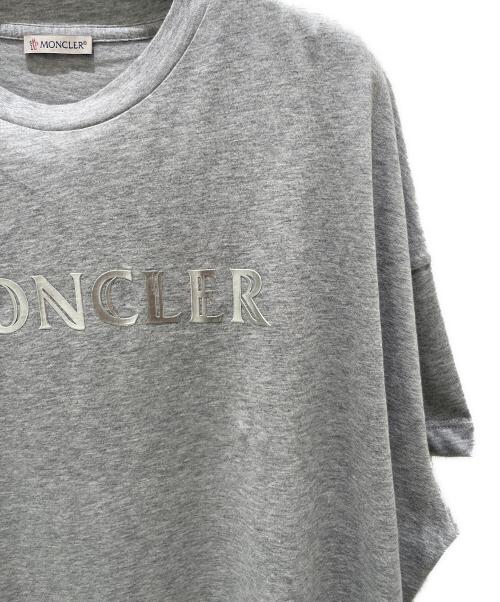 MONCLER（モンクレール）MONCLER (モンクレール) T-SHIRT GIROCOLLO/ロゴカットソー/Tシャツ グレー サイズ:Lの古着・服飾アイテム