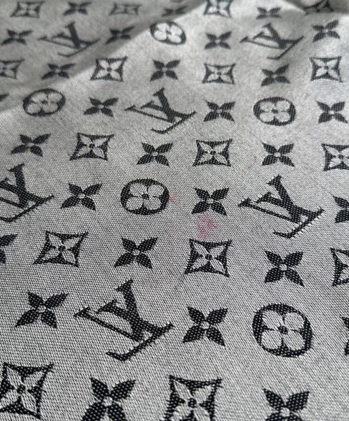 LOUIS VUITTON（ルイ ヴィトン）LOUIS VUITTON (ルイ ヴィトン) モノグラムストール　M71378 グレーの古着・服飾アイテム