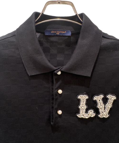 LOUIS VUITTON（ルイ ヴィトン）LOUIS VUITTON (ルイ ヴィトン) LVロゴビジューワッペン ポロシャツ ブラック サイズ:Mの古着・服飾アイテム