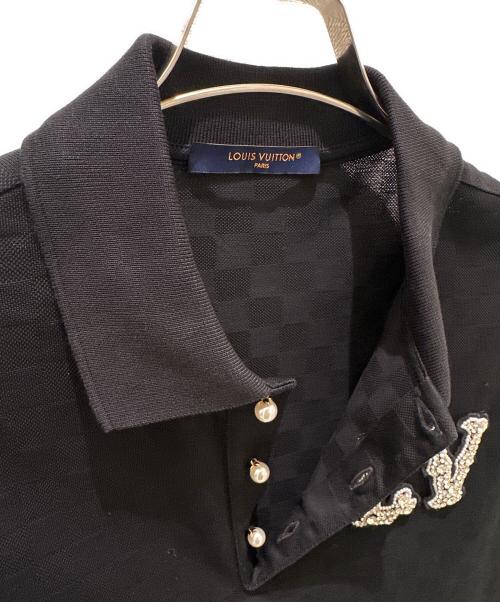 LOUIS VUITTON（ルイ ヴィトン）LOUIS VUITTON (ルイ ヴィトン) LVロゴビジューワッペン ポロシャツ ブラック サイズ:Mの古着・服飾アイテム