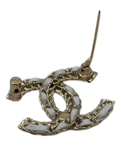 CHANEL（シャネル）CHANEL (シャネル) チェーンココマーク ブローチ ホワイト サイズ:-の古着・服飾アイテム
