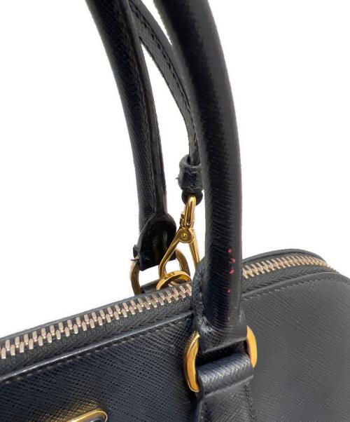 PRADA（プラダ）PRADA (プラダ) サフィアーノレザーショルダーバッグ ブラックの古着・服飾アイテム