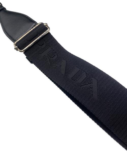PRADA（プラダ）PRADA (プラダ) トライアングルショルダーバッグ ブラックの古着・服飾アイテム
