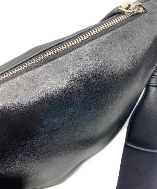 PRADA（プラダ）PRADA (プラダ) トライアングルショルダーバッグ ブラックの古着・服飾アイテム