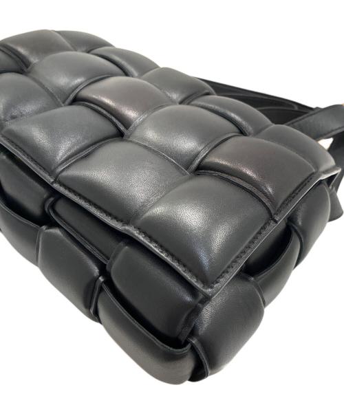 BOTTEGA VENETA（ボッテガベネタ）BOTTEGA VENETA (ボッテガベネタ) パデットカセットショルダーバッグ ブラック サイズ:-の古着・服飾アイテム