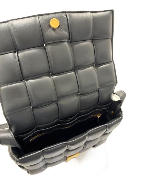 BOTTEGA VENETA（ボッテガベネタ）BOTTEGA VENETA (ボッテガベネタ) パデットカセットショルダーバッグ ブラック サイズ:-の古着・服飾アイテム