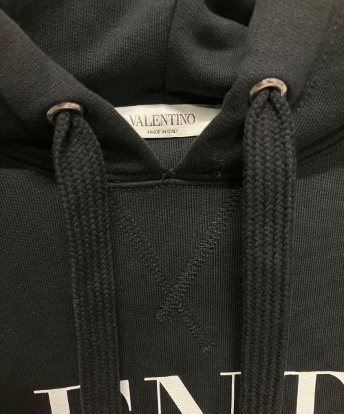 VALENTINO（ヴァレンティノ）VALENTINO (ヴァレンティノ) ロゴプリントパーカー ブラック サイズ:Sの古着・服飾アイテム