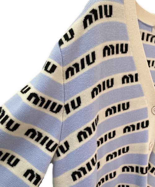 MIU MIU（ミュウミュウ）MIU MIU (ミュウミュウ) ロゴカーディガン スカイブルー サイズ:36の古着・服飾アイテム