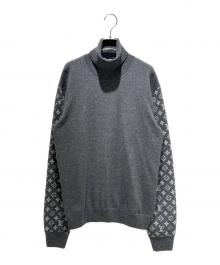 LOUIS VUITTON（ルイ ヴィトン）の古着「モノグラムスリーブタートルネックニット」｜グレー