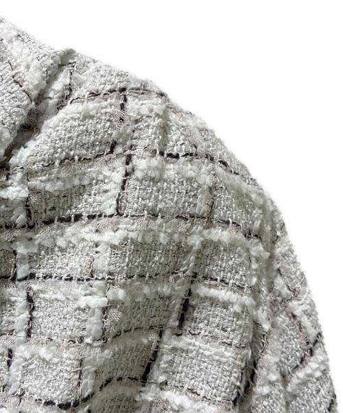 CHANEL（シャネル）CHANEL (シャネル) P71 22年クルーズ クロップド ツイード ショートジャケット ホワイト×グレー サイズ:34の古着・服飾アイテム