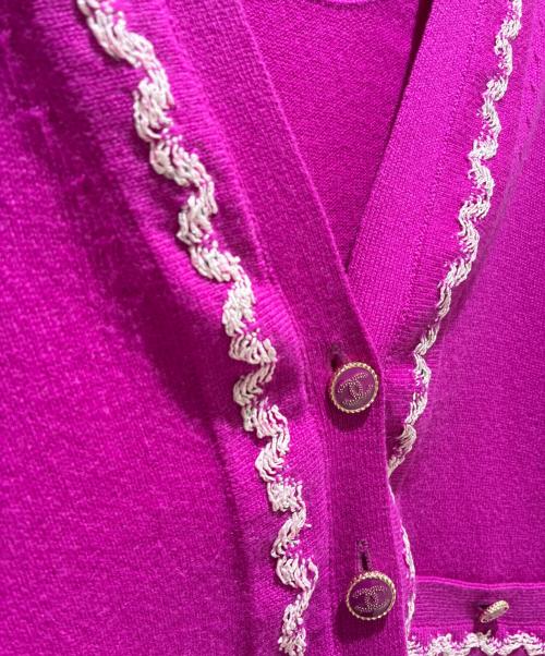 CHANEL（シャネル）CHANEL (シャネル) P70 Coco Mark Button Cardigan ココマーク レーストリム ニットカーディガン パープル サイズ:34の古着・服飾アイテム
