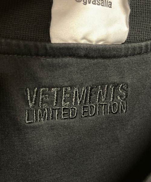 VETEMENTS（ヴェトモン）VETEMENTS (ヴェトモン) 22SS ALL BLACK INSIDE OUT T-SHIRT オールブラックインサイドアウト半袖Tシャツ ブラック サイズ:Sの古着・服飾アイテム