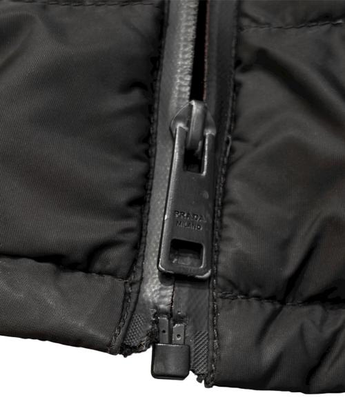 PRADA（プラダ）PRADA (プラダ) トライアングルロゴプレートダウンジャケット ブラック サイズ:44の古着・服飾アイテム