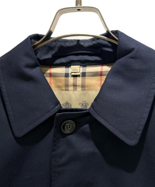 BURBERRY（バーバリー）BURBERRY ミッドレングス カムデン ヘリテージ カーコート/Mid-Length Camden Heritage Car Coat Cotton Gabardine Classic Fit/81172361 ネイビー サイズ:50の古着・服飾アイテム