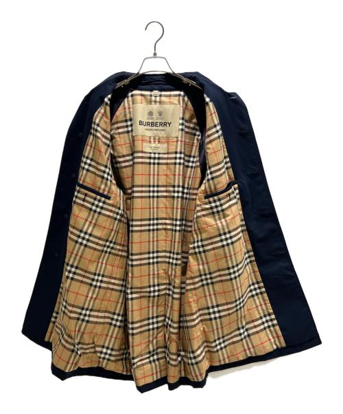 BURBERRY（バーバリー）BURBERRY ミッドレングス カムデン ヘリテージ カーコート/Mid-Length Camden Heritage Car Coat Cotton Gabardine Classic Fit/81172361 ネイビー サイズ:50の古着・服飾アイテム